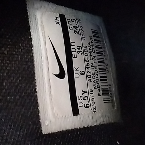 Nike Kyrie 5 Friends Edition - Picture 9 of 10